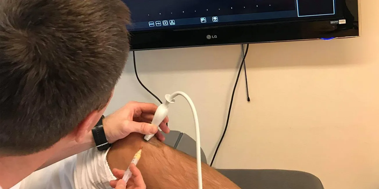 Behandling kne hos fysioterapeut.