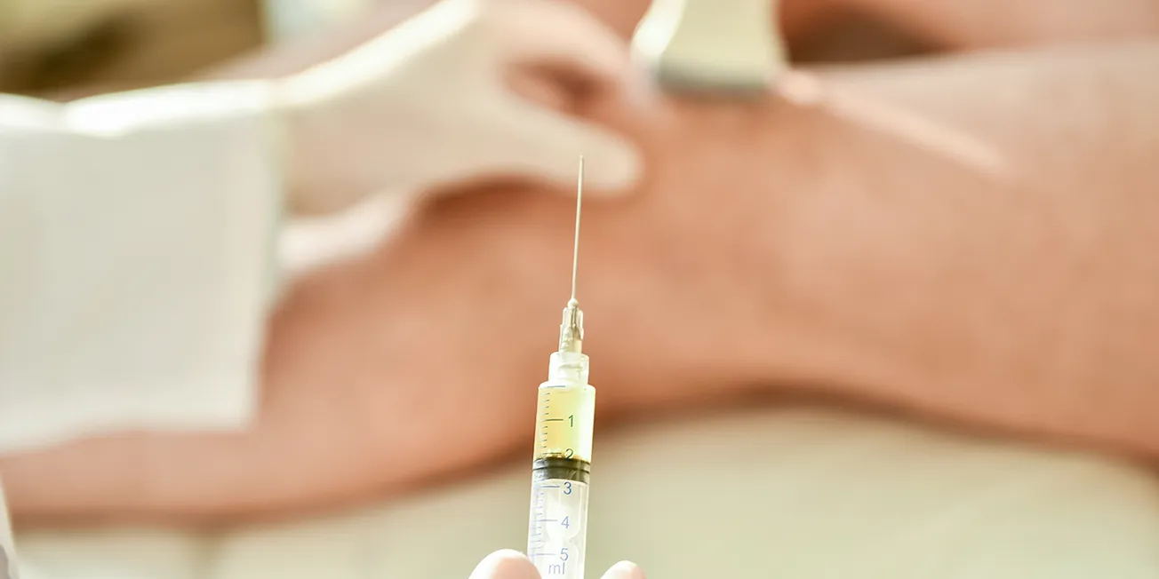 Behandler kne med ACP-Tendo